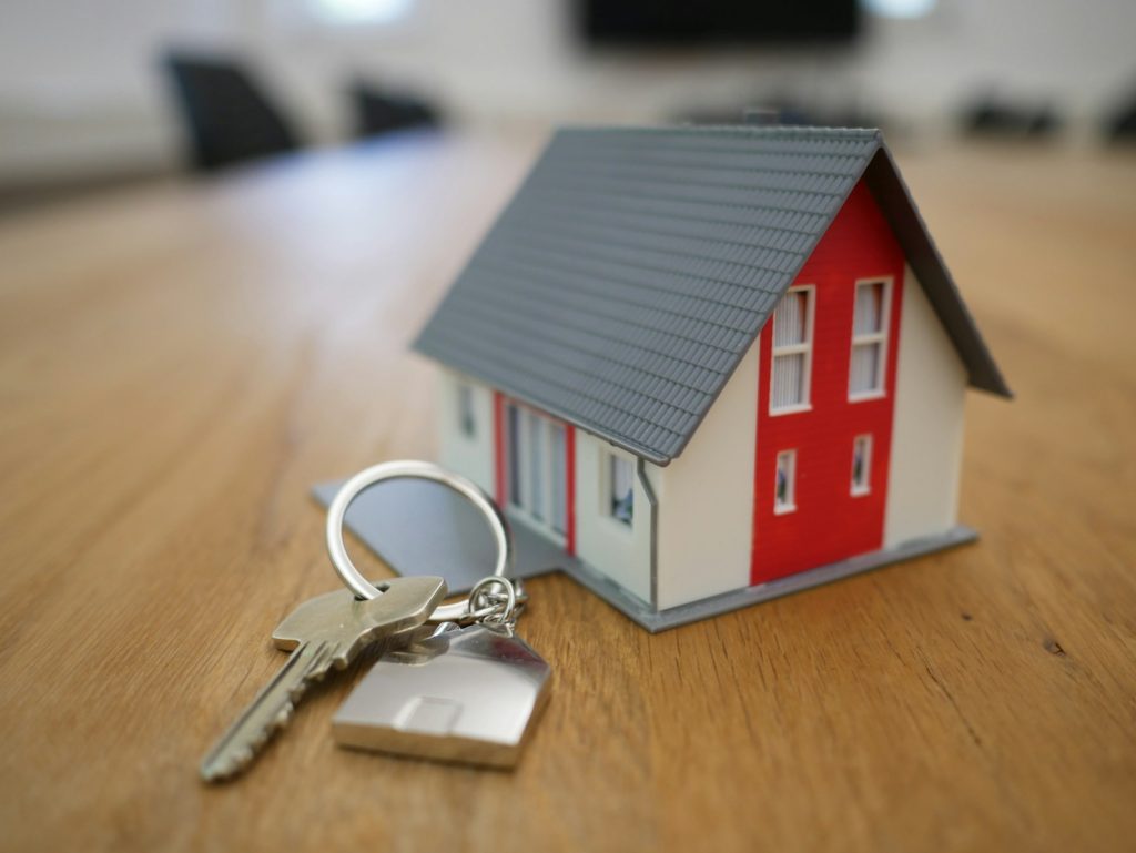 Modèle de maison avec des clés